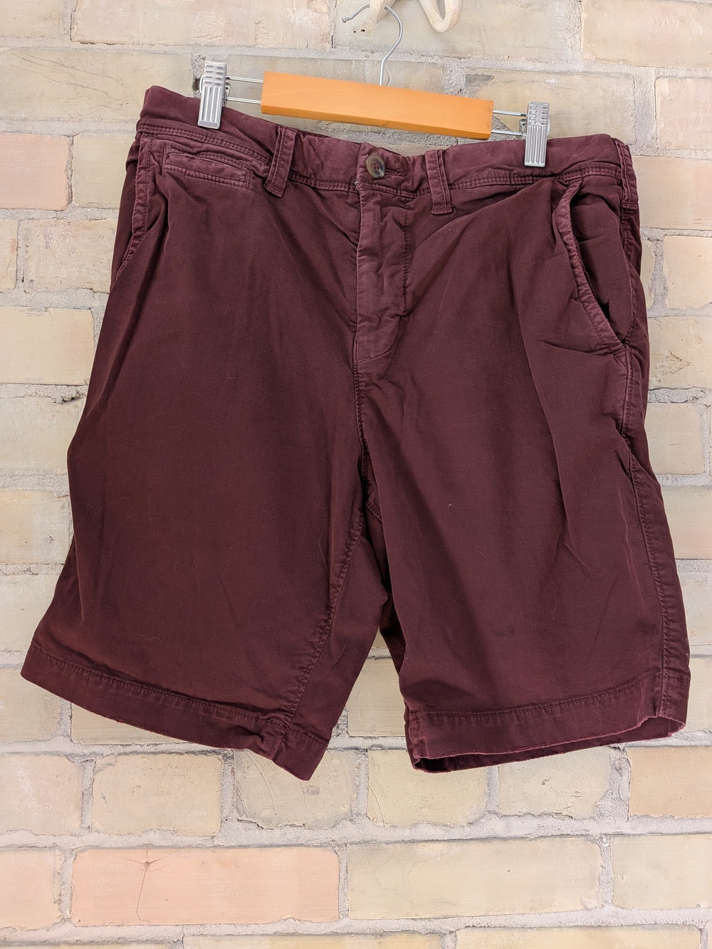 Abercrombie & Fitch Men's Flat Front Shorts Deep Wine - Slim Fit